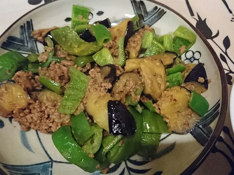 ご飯が進む！茄子とピーマンの辛肉味噌炒め